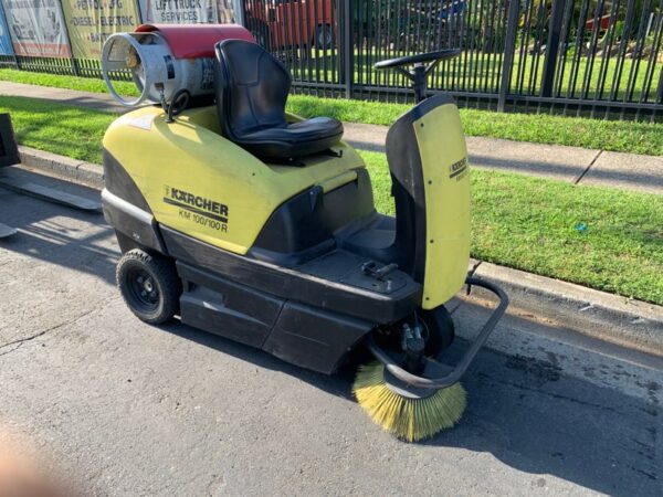 SWEEPER - KARCHER KM 100/100 R LPG