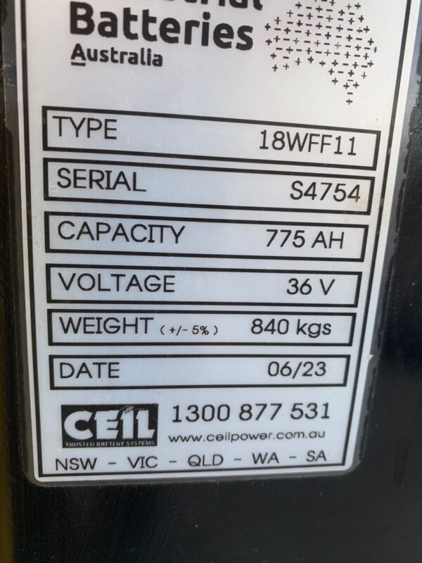 FORKLIFT - YALE STAND ON REACH TRUCK ELECTRIC - Image 9