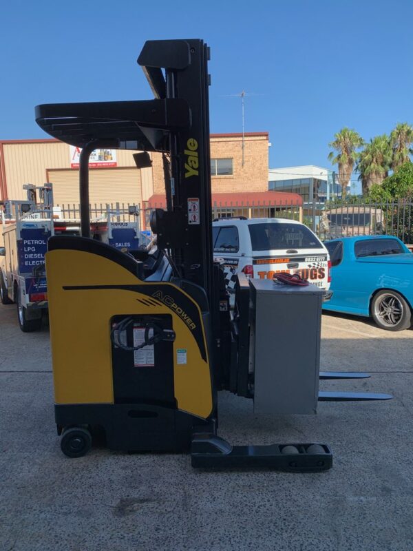 FORKLIFT - YALE STAND ON REACH TRUCK ELECTRIC