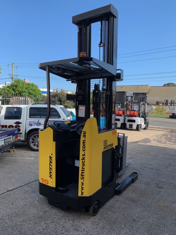 FORKLIFT - HYSTER DOUBLE DEEP REACH TRUCK ELECTRIC - Image 3