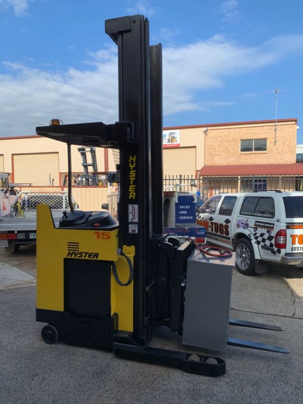 FORKLIFT - HYSTER DOUBLE DEEP REACH TRUCK ELECTRIC