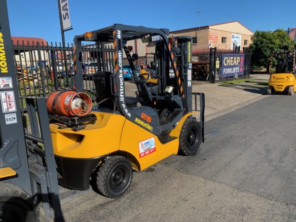 FORKLIFT- KOMATSU FG25HT-17 LPG (R056) - Image 2