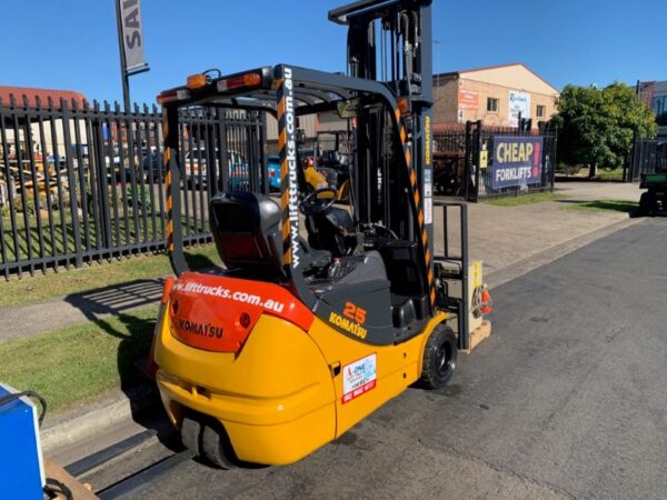 FORKLIFT - KOMATSU FB20M-12 ELECTRIC (R075) - Image 2