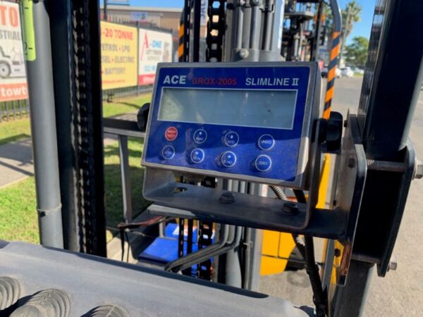 FORKLIFT - KOMATSU FB30-11 ELECTRIC (R028) - Image 5