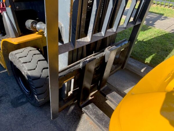 FORKLIFT - KOMATSU FB30-11 ELECTRIC (R028) - Image 3
