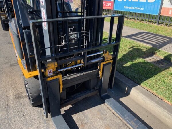 FORKLIFT - KOMATSU FB20A-12 ELECTRIC (R080) - Image 3