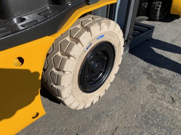 FORKLIFT - KOMATSU FB18-12 ELECTRIC (R079) - Image 4