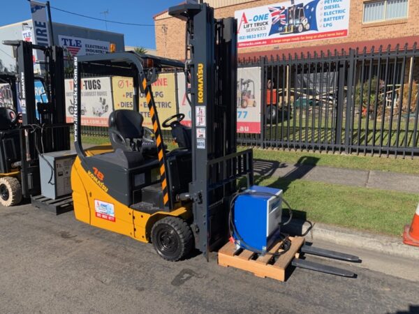 FORKLIFT - KOMATSU FB18M-12 ELECTRIC (R078)