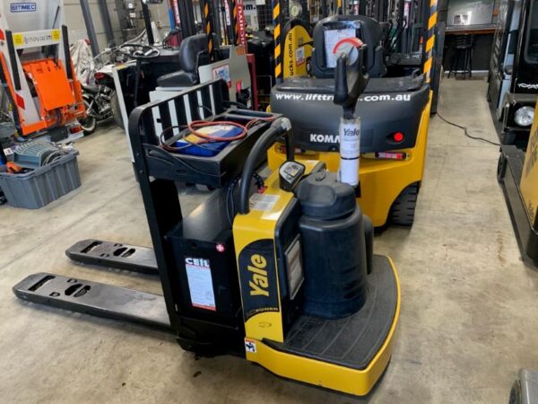 RIDE ON PALLET TRUCK - YALE MPE060-VG ELECTRIC (R021)
