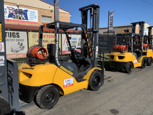 FORKLIFT - KOMATSU FG30T-17 LPG (R049) - Image 2
