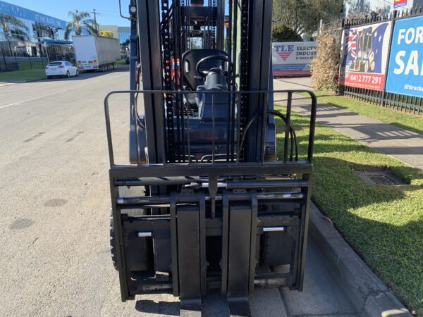 FORKLIFT - KOMATSU FG30T-17 LPG (R049) - Image 3