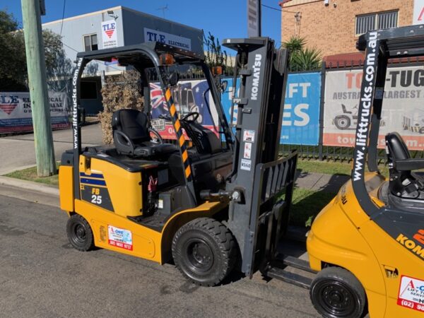FORKLIFT - KOMATSU FB25-12 ELECTRIC (R060)