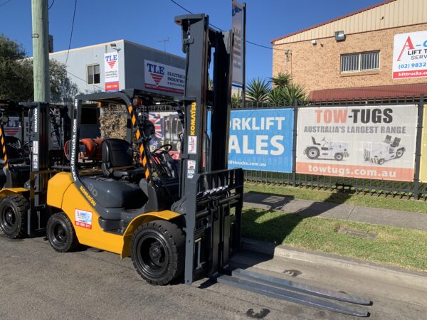 FORKLIFT - KOMATSU FG30T-17 LPG (R074)
