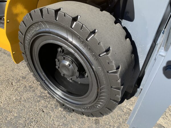 FORKLIFT - KOMATSU FG30T-17 LPG (R074) - Image 5