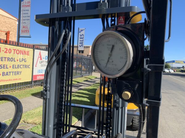 FORKLIFT - KOMATSU FG30T-17 LPG (R074) - Image 7