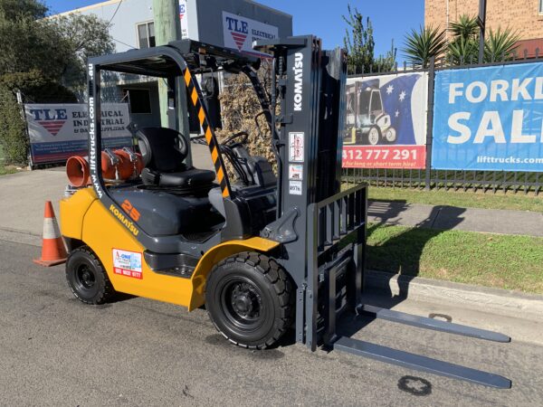 FORKLIFT - KOMATSU FG25HT-17 LPG (R076)