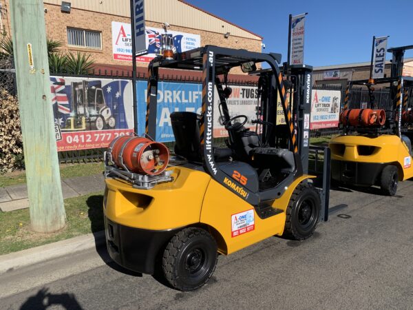 FORKLIFT - KOMATSU FG25HT-17 LPG (R076) - Image 2
