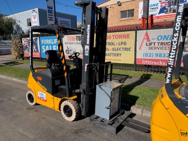 FORKLIFT - KOMATSU FB18-12 ELECTRIC (R079)