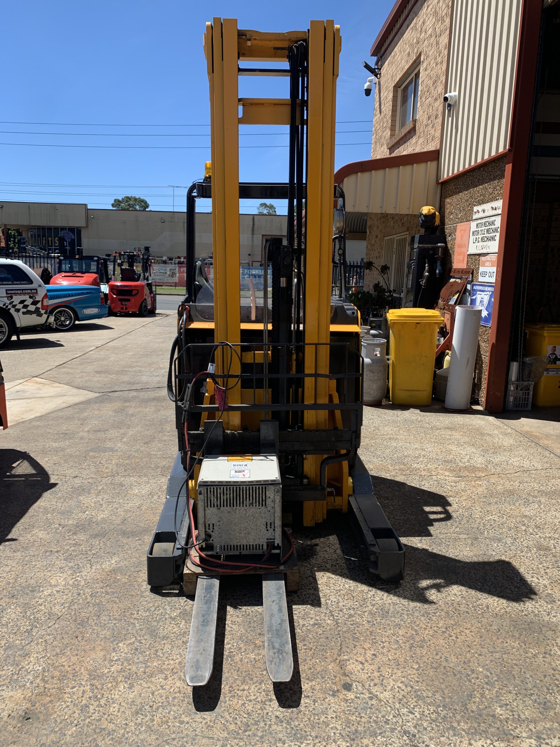 FORKLIFT - JUNGHEINRICH REACH TRUCK ELECTRIC (R008) - Image 3