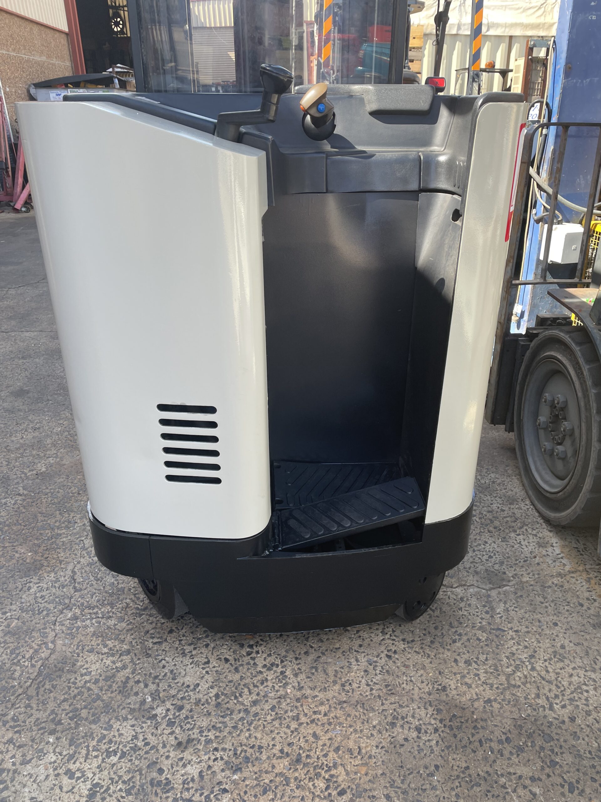 FORKLIFT - CROWN DOUBLE DEEP REACH TRUCK (S018) - Image 6