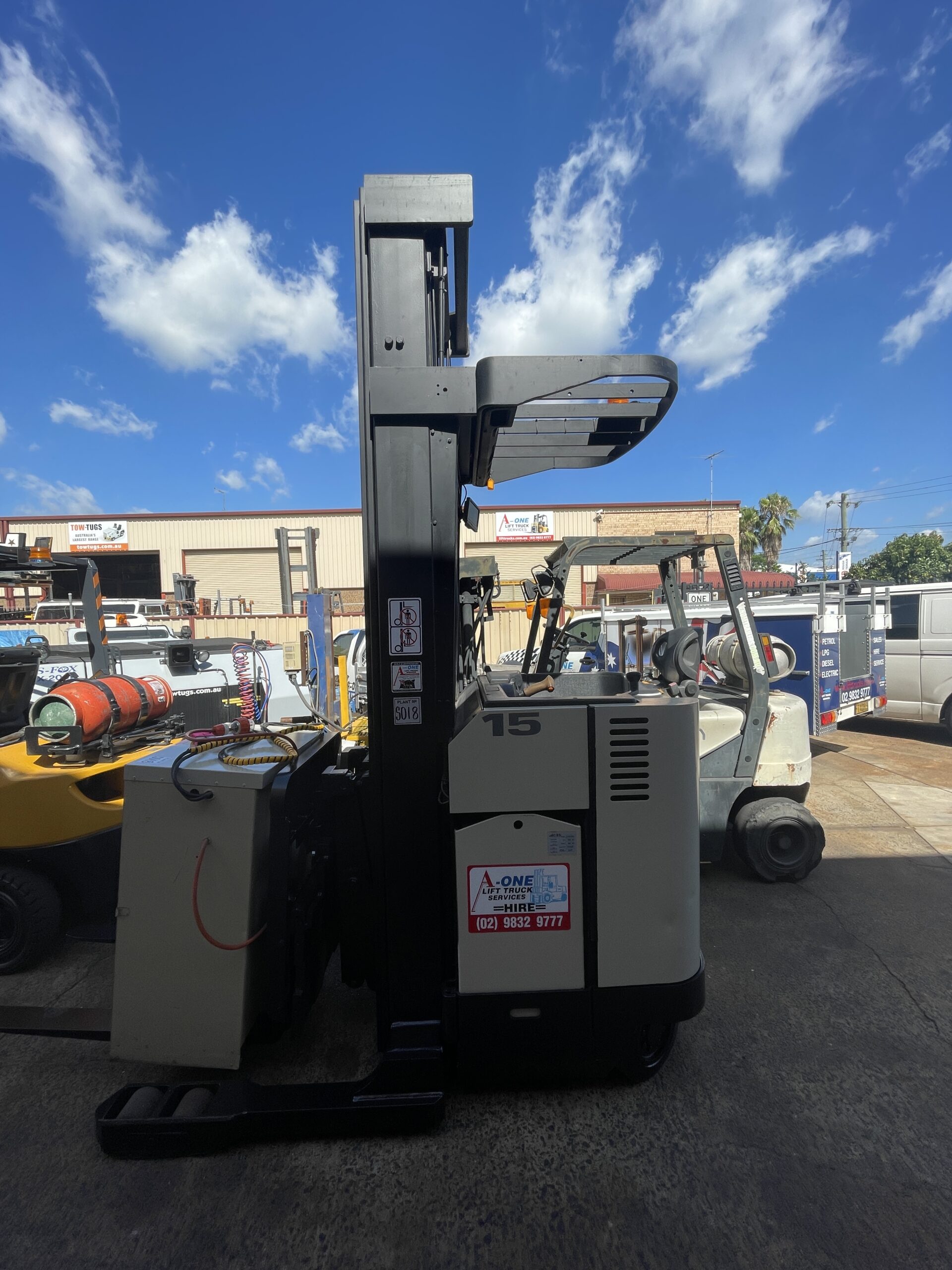 FORKLIFT - CROWN DOUBLE DEEP REACH TRUCK (S018)