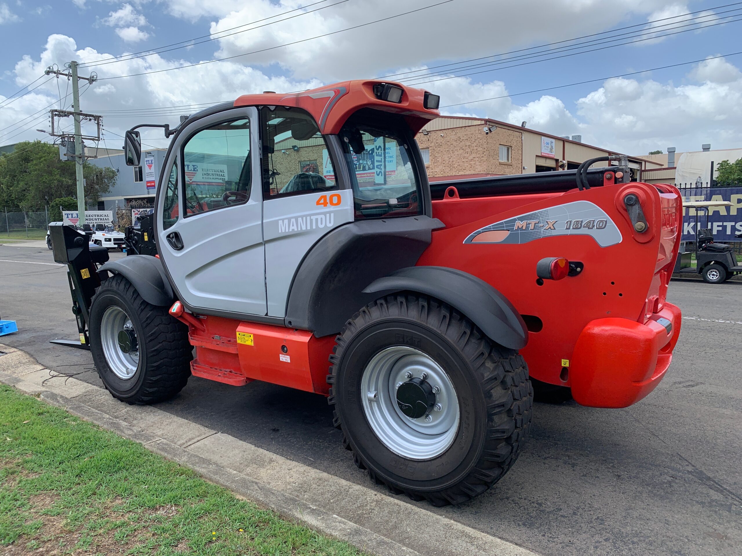 TELEHANDLER - MANITOU MT-X 1840 DIESEL (R011) - Image 2