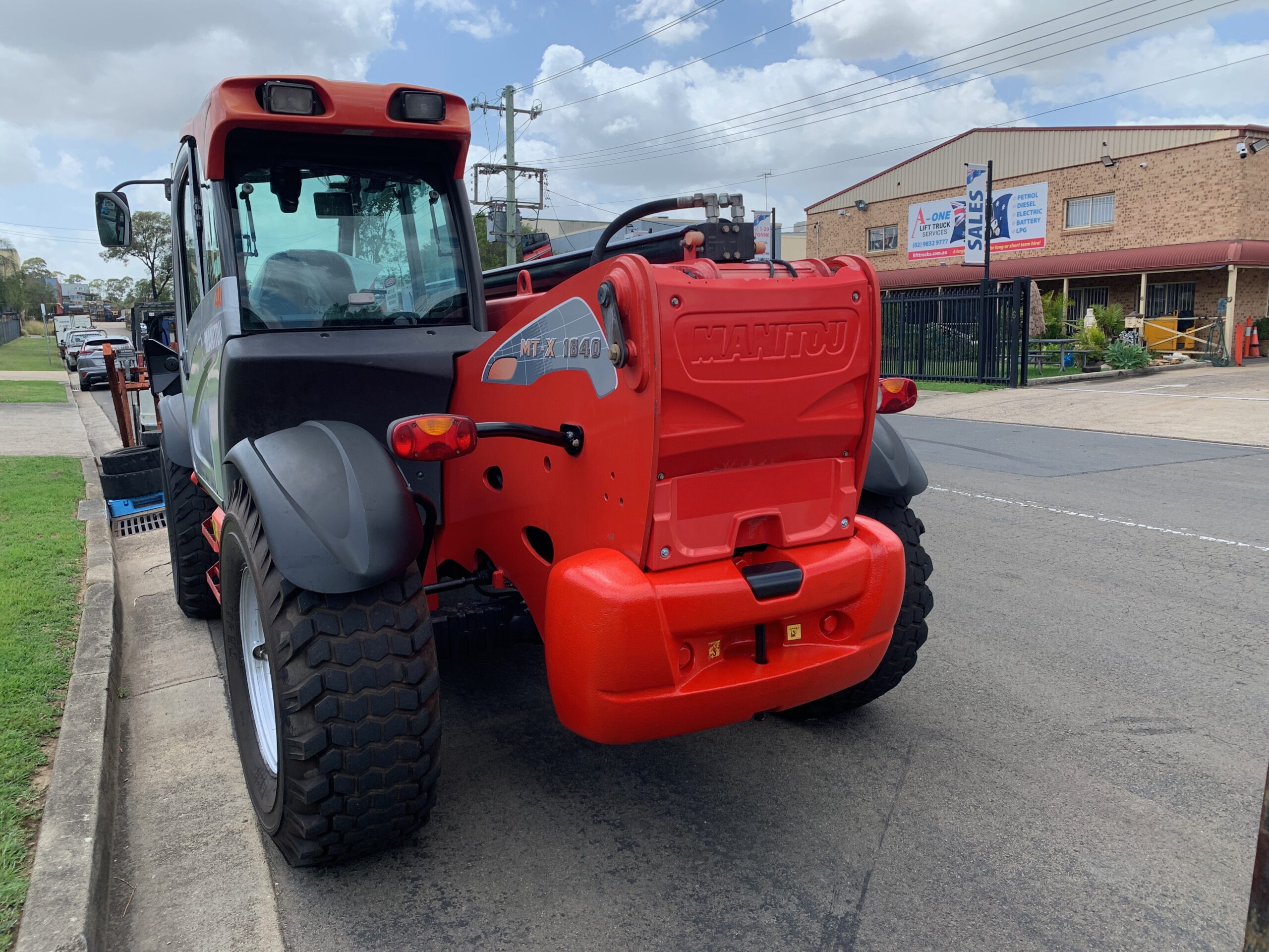 TELEHANDLER - MANITOU MT-X 1840 DIESEL (R011) - Image 3