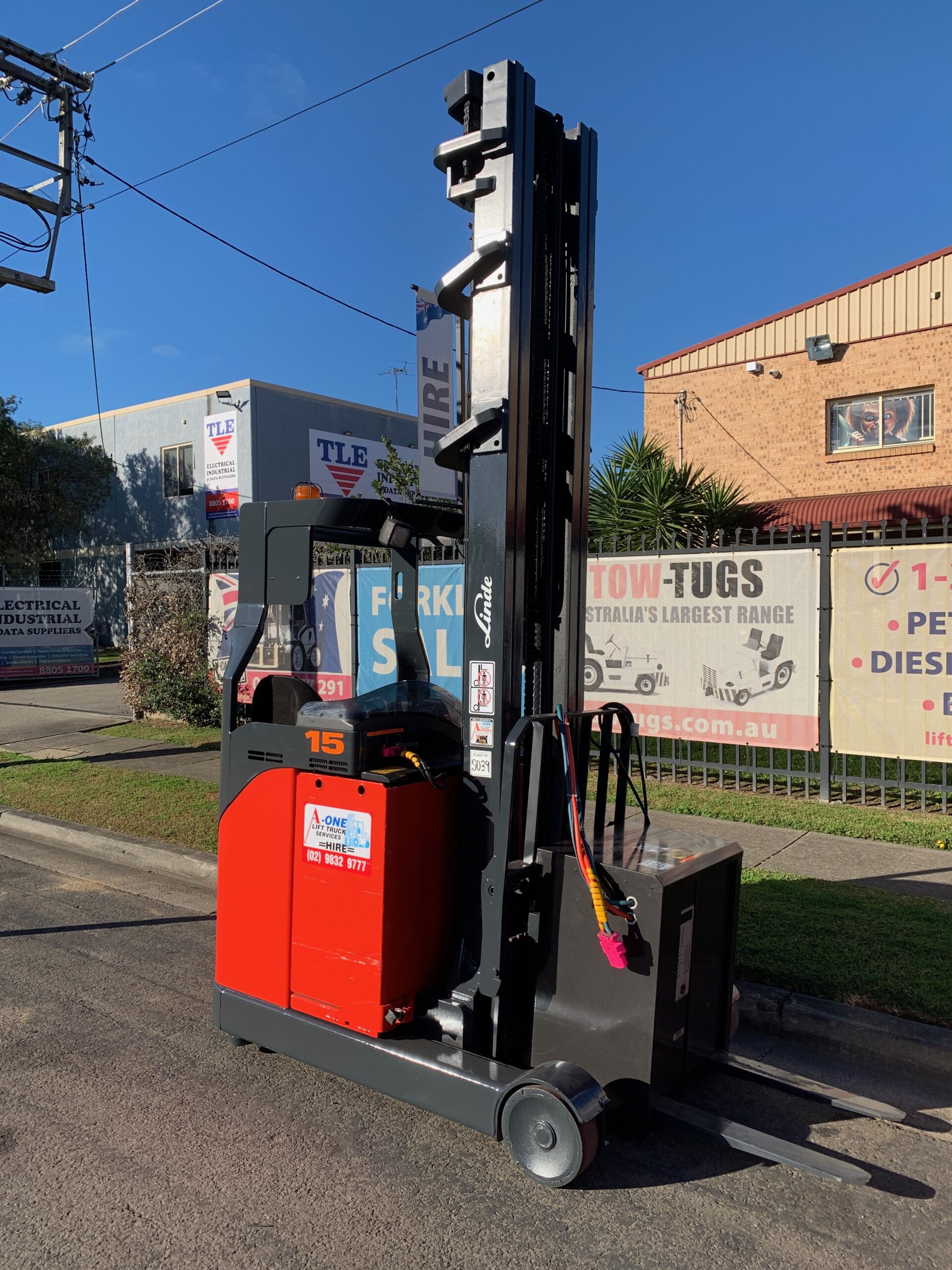 FORKLIFT - LINDE R16 ELECTRIC REACH TRUCK (S039)