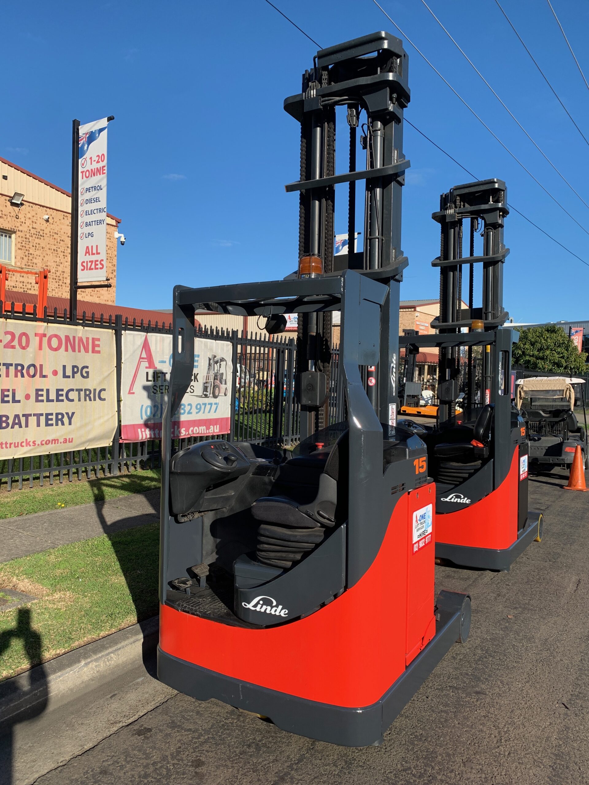 FORKLIFT - LINDE R16 ELECTRIC REACH TRUCK (S039) - Image 2