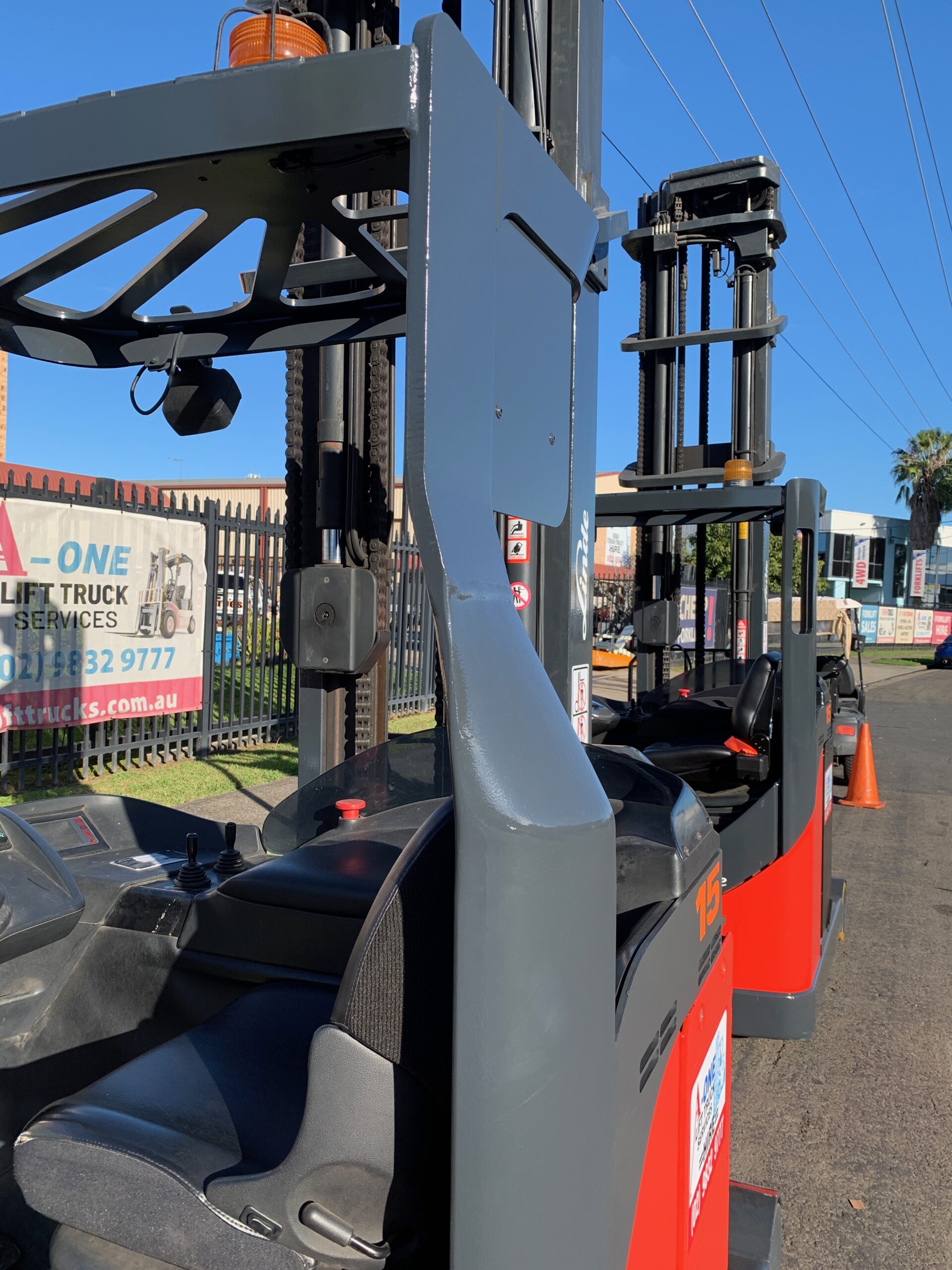 FORKLIFT - LINDE R16 ELECTRIC REACH TRUCK (S039) - Image 3