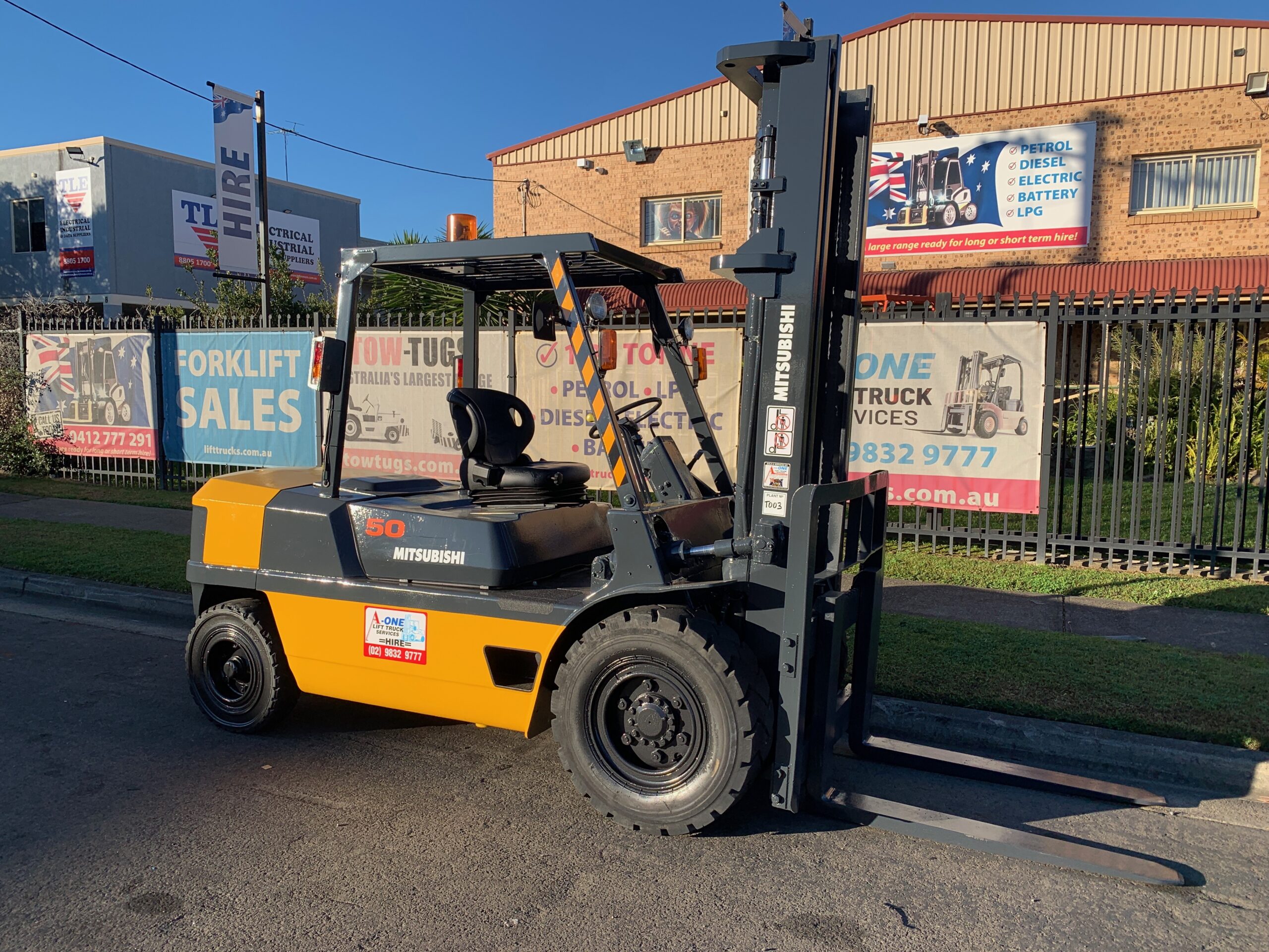 FORKLIFT - MITSUBISHI FD50 DIESEL (T003)