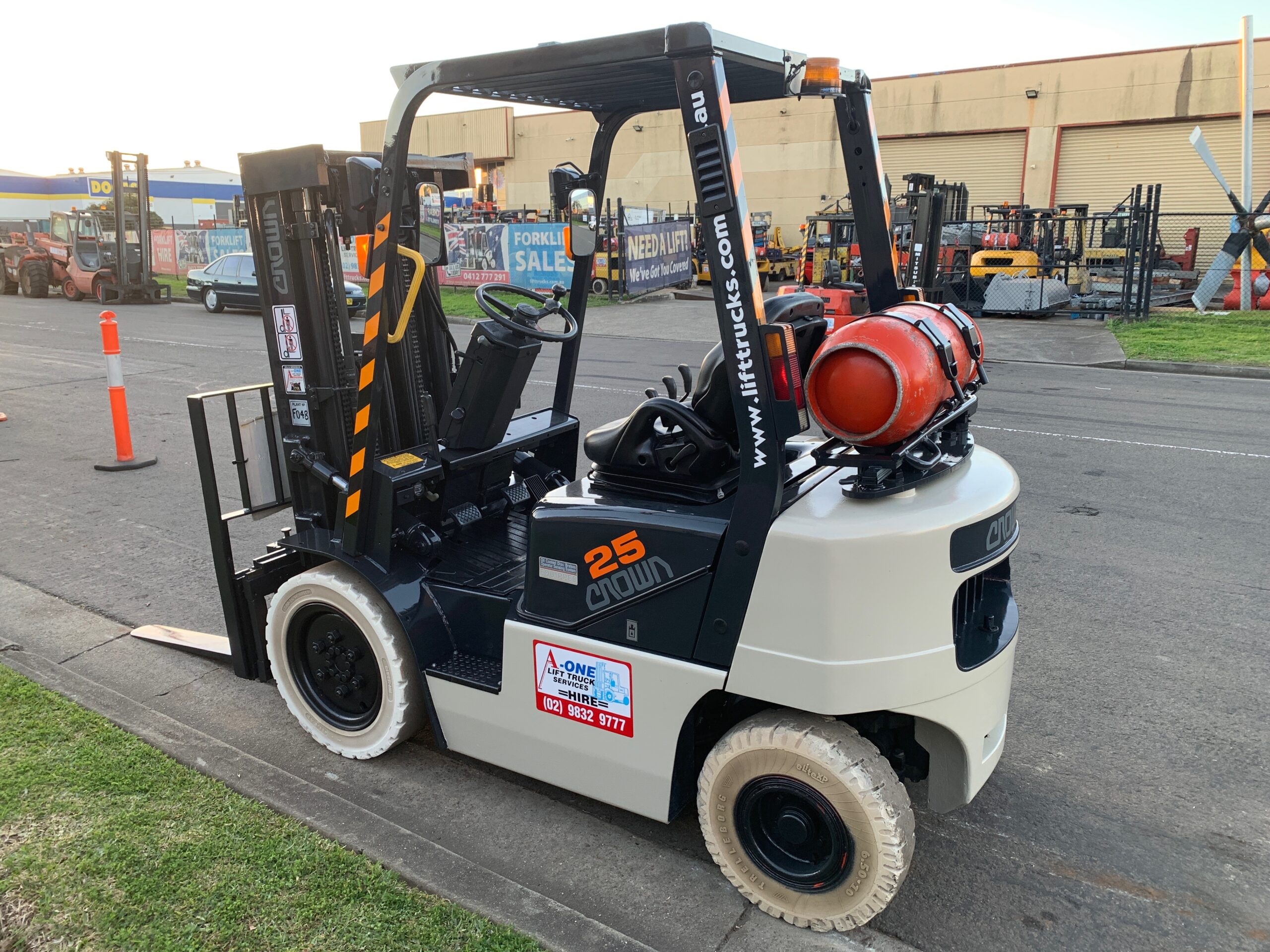 FORKLIFT - CROWN CG25E-3 LPG (F048) - Image 7
