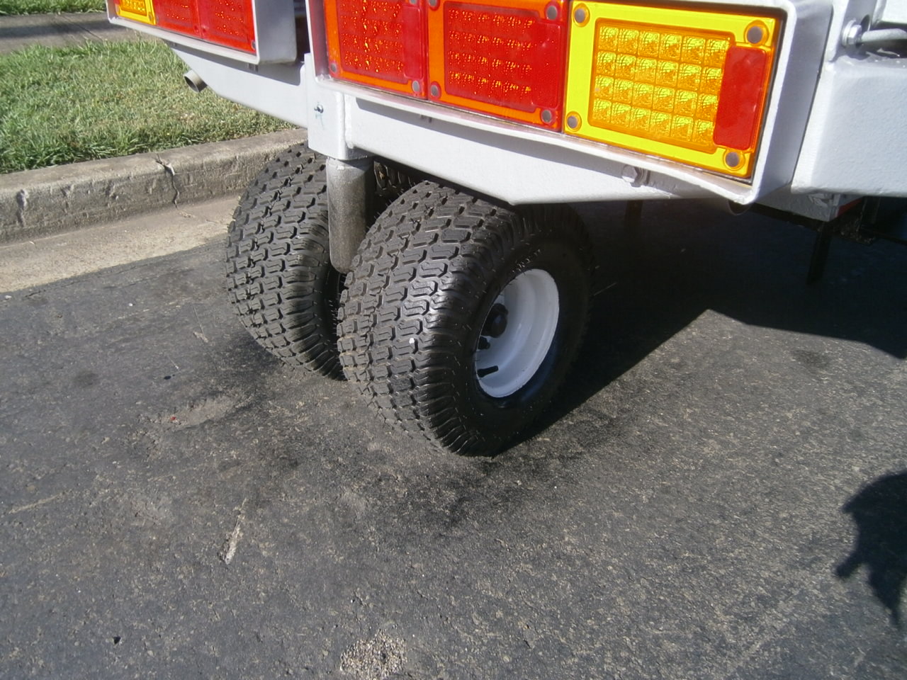 FORKLIFT - TAILGATOR EHD2000 SELF LOADING DIESEL FORKLIFT (H069) - Image 3