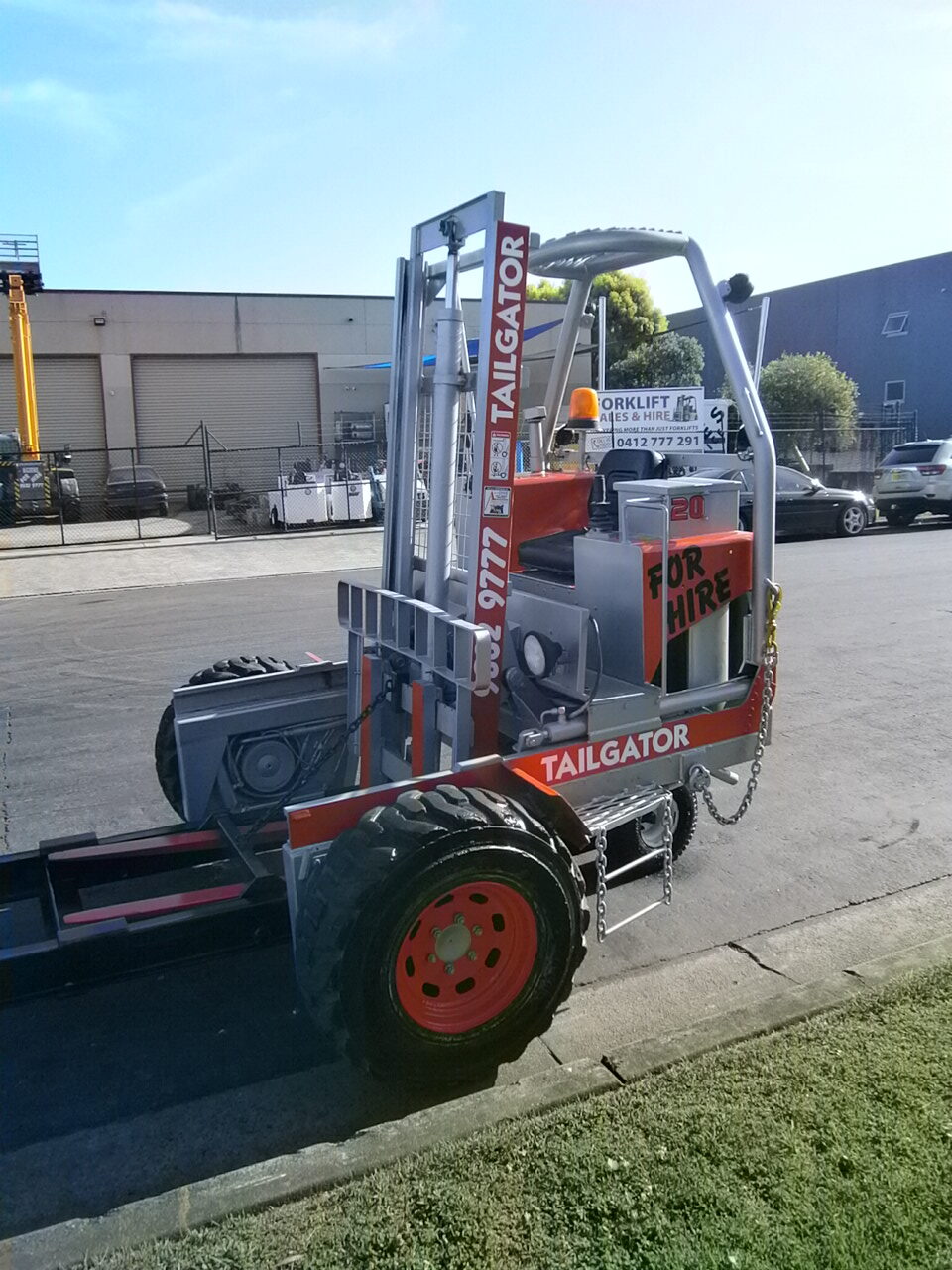 FORKLIFT - TAILGATOR EHD2000 SELF LOADING DIESEL FORKLIFT (H069) - Image 5