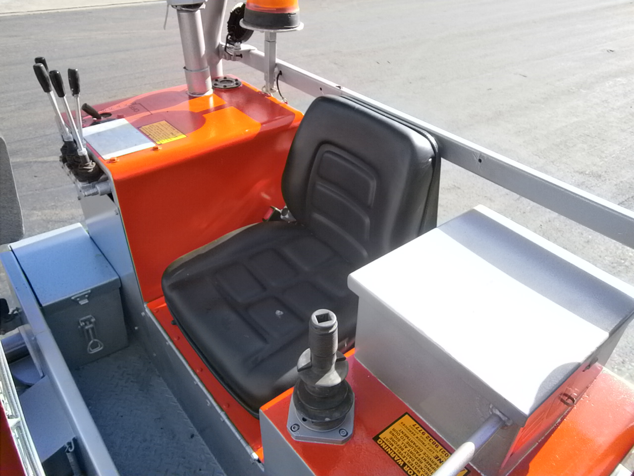 FORKLIFT - TAILGATOR EHD2000 SELF LOADING DIESEL FORKLIFT (H069) - Image 10